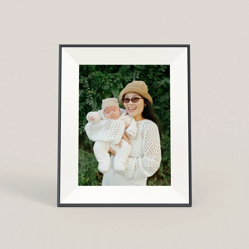 Aura Aspen photo frame displaying a family photograph